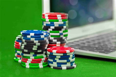 poker con dinero ficticio.